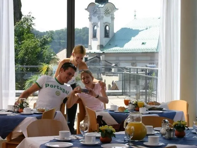 Allyouneed Hotel Salzburgo 3*,